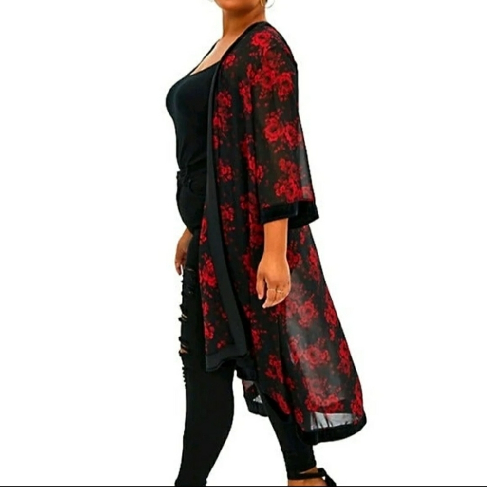 TORRID Kimono RED Black Floral Velvet Trim Sizs Medium 00